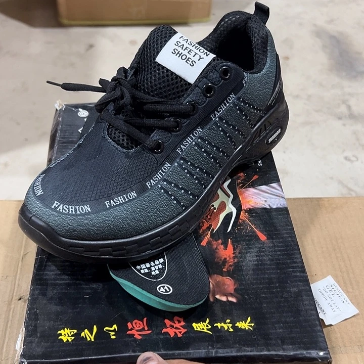 43码防砸防刺劳保鞋。