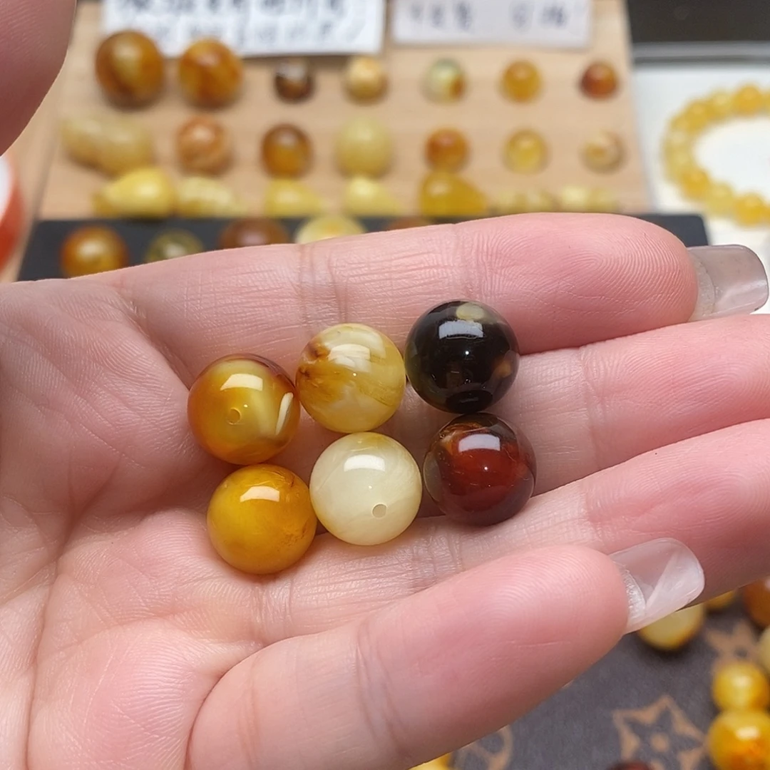 郑***瑶虫珀未镶嵌裸石蜜蜡