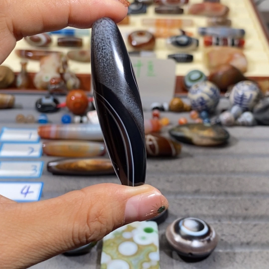 圣***展玛瑙/玉髓合金颈饰