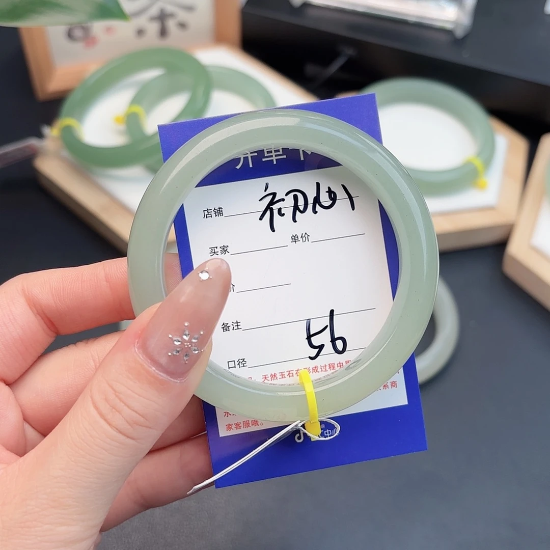 初***7石英质玉未镶嵌手镯