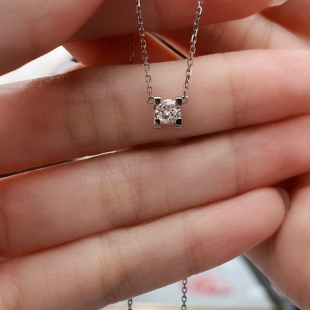 钻石颈饰18K金镶嵌福**宝18k金天然钻石项链