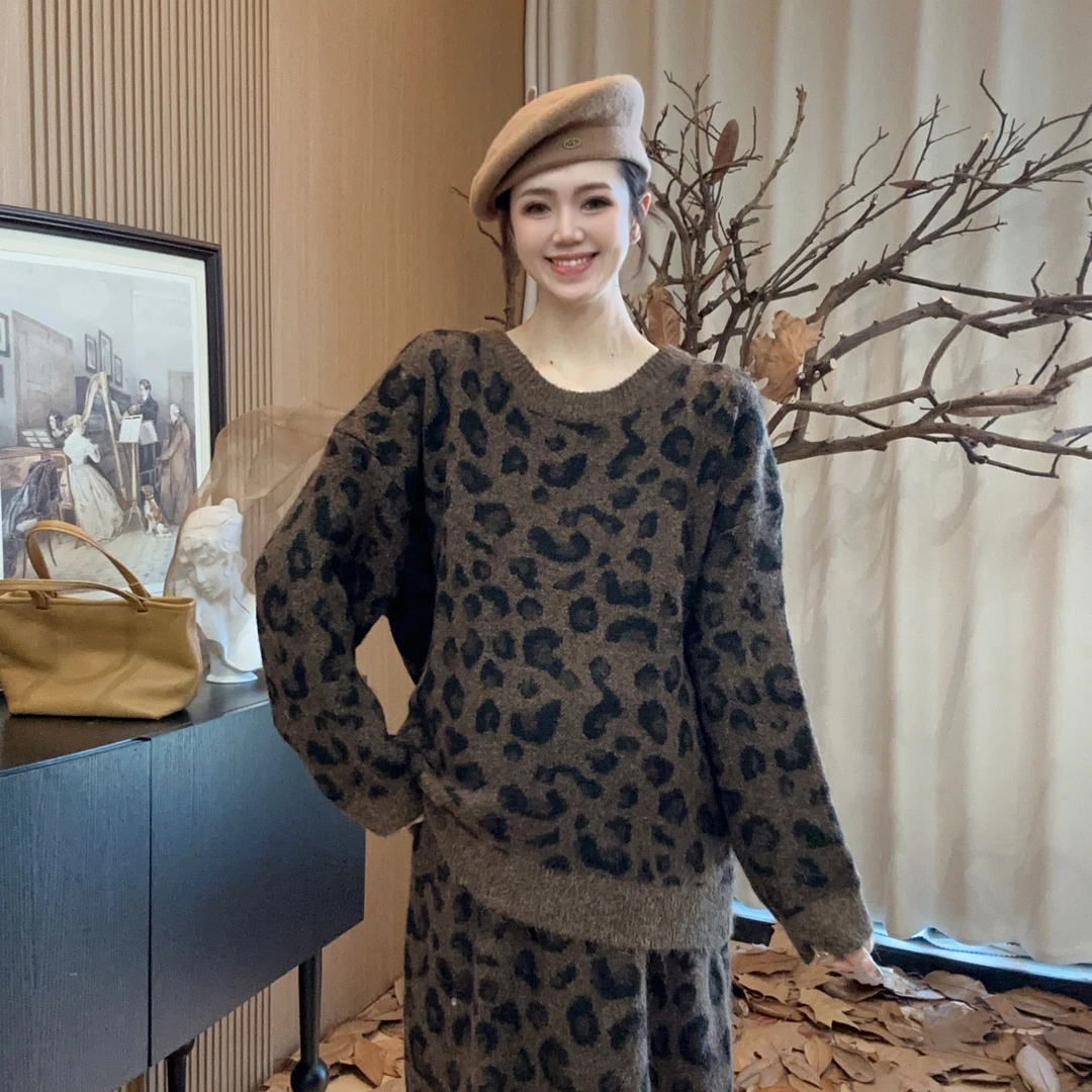 Zoey孕妇装［豹纹辣妈］秋冬加厚针织豹纹显瘦孕妈毛衣半裙套装
