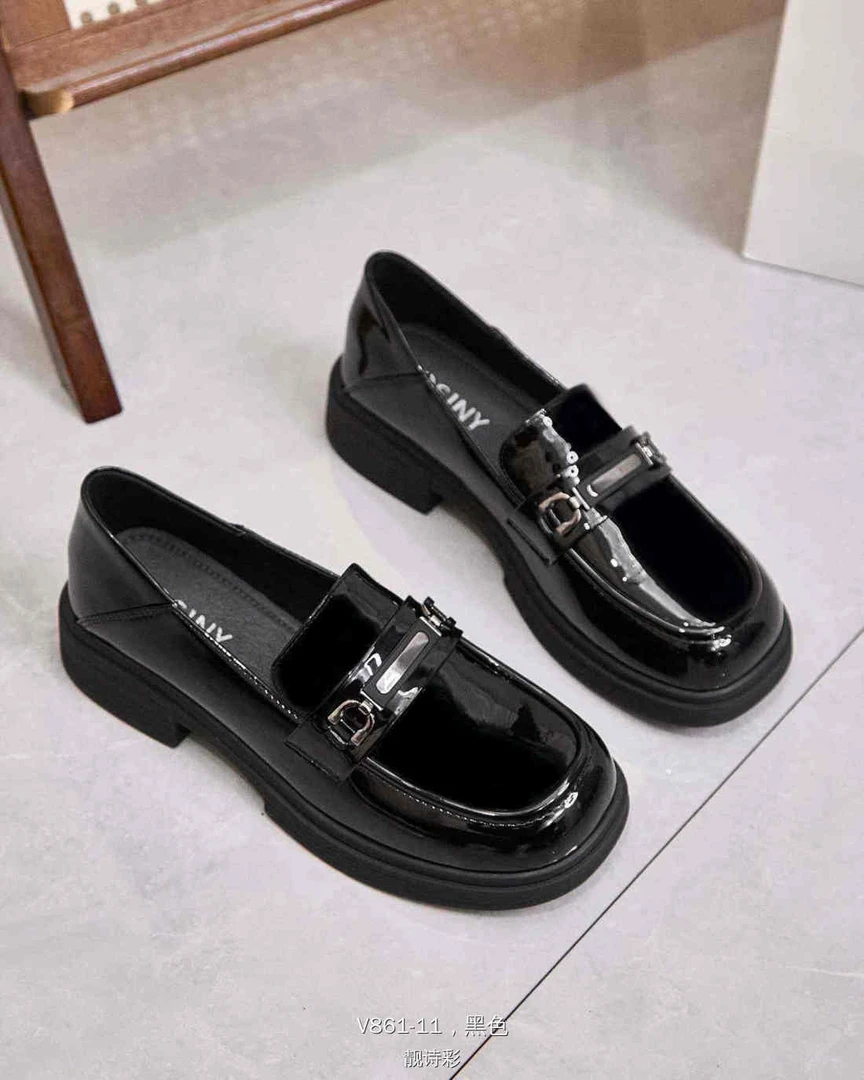 靓丽阁圆头一脚蹬皮鞋女2024新款粗跟软底单鞋中跟乐福鞋女鞋