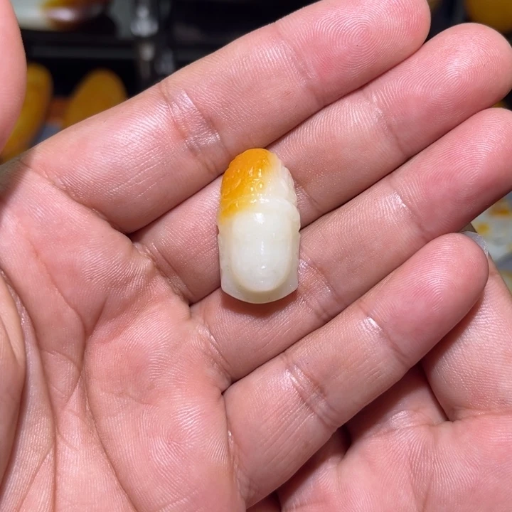 和田玉颈饰未镶嵌小***猫