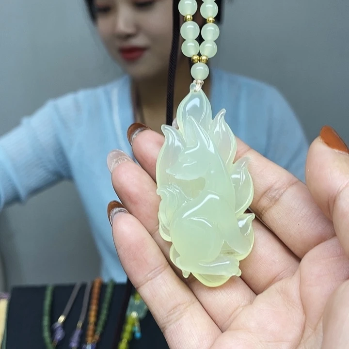 未镶嵌蛇纹石玉颈饰