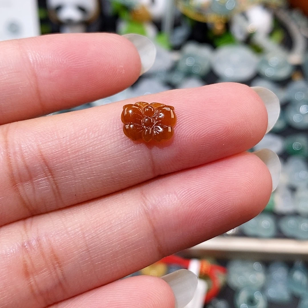 翡翠未镶嵌颈饰蝴蝶