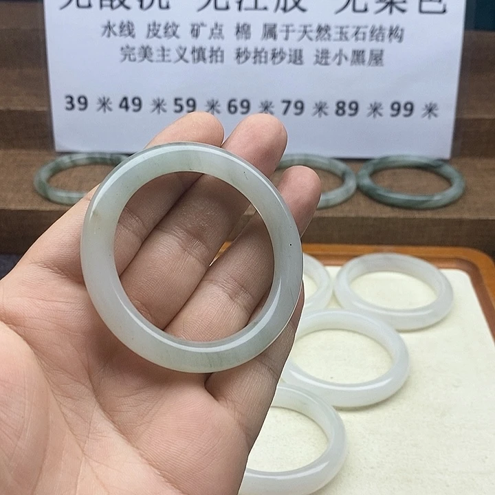 石英质玉未镶嵌手镯8017