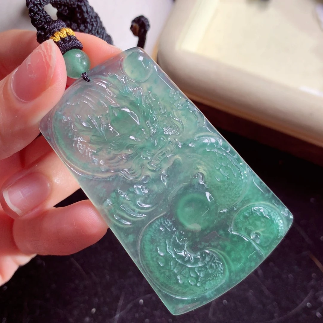 颈饰未镶嵌翡翠天然