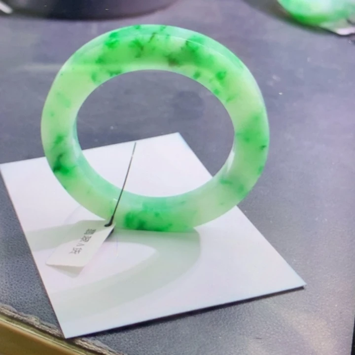 定制翡翠未镶嵌翡翠手镯