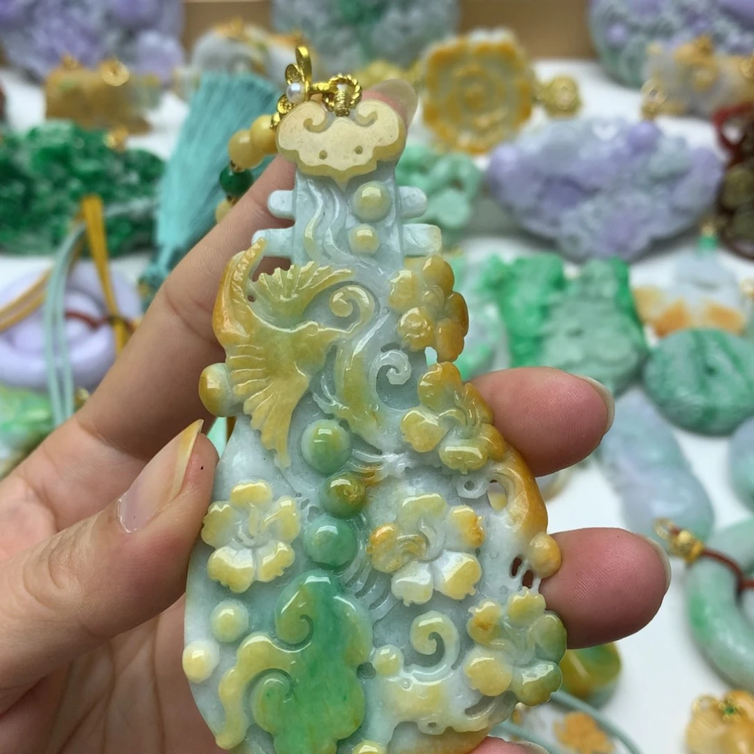 翡翠颈饰未镶嵌翡翠