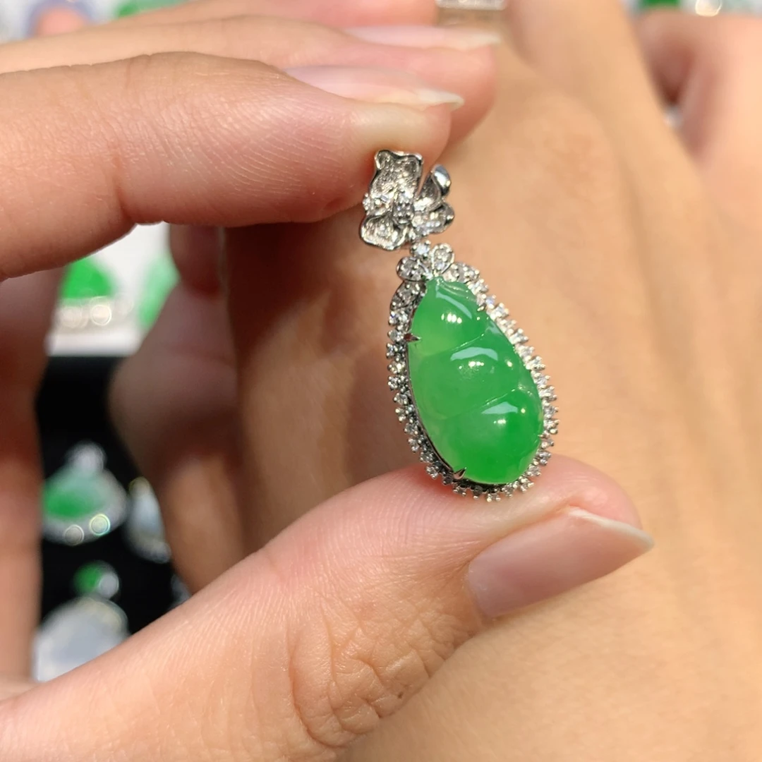 翡翠18K金镶嵌颈饰翡翠