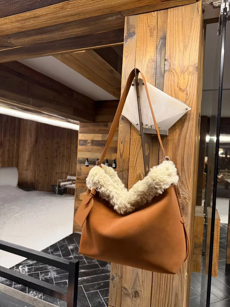 秋冬复古麂皮绒托特包hobo包羊羔毛绒包包日常百搭单肩斜挎大包女