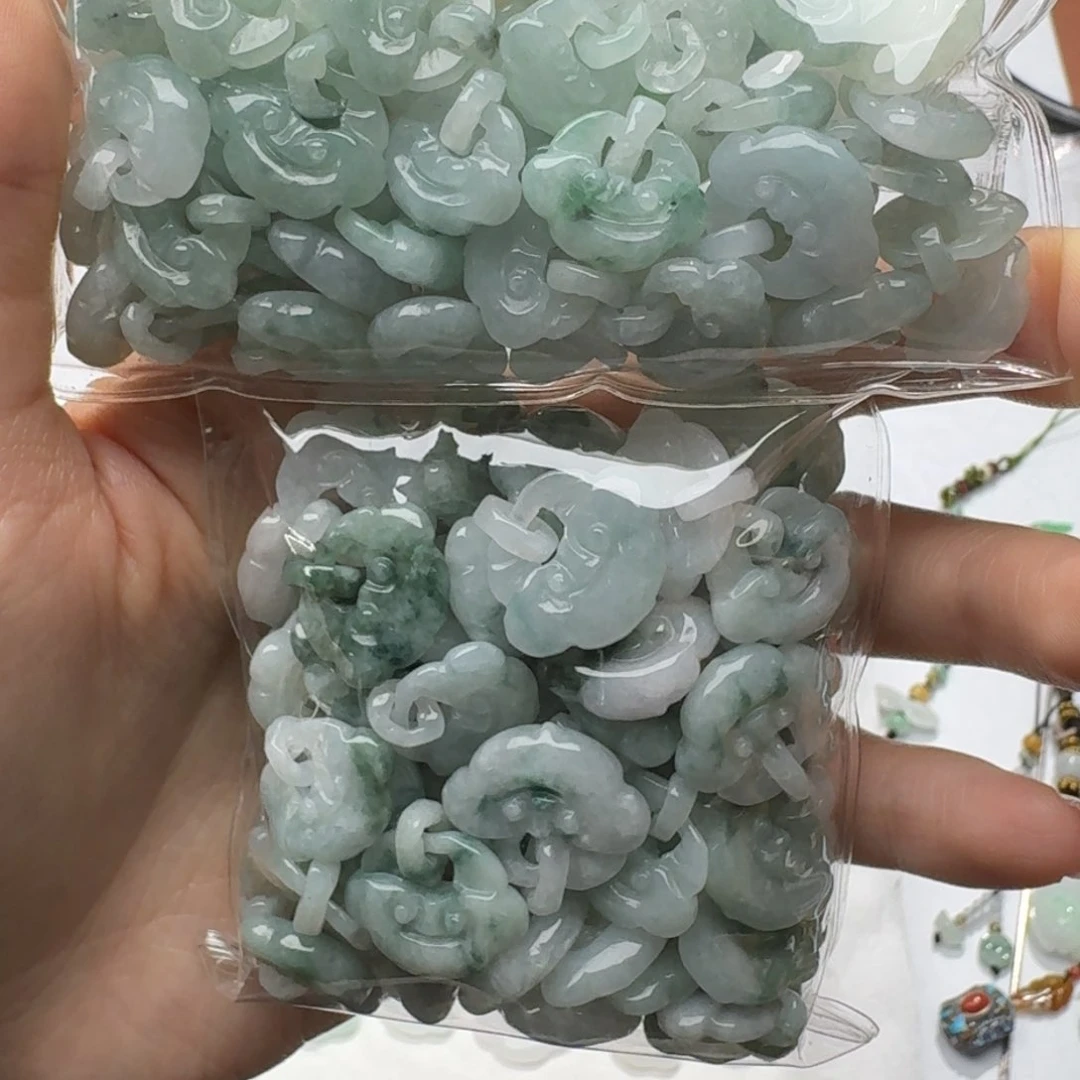 未镶嵌挂件翡翠福利1个，不包邮，拍一单邮费发货