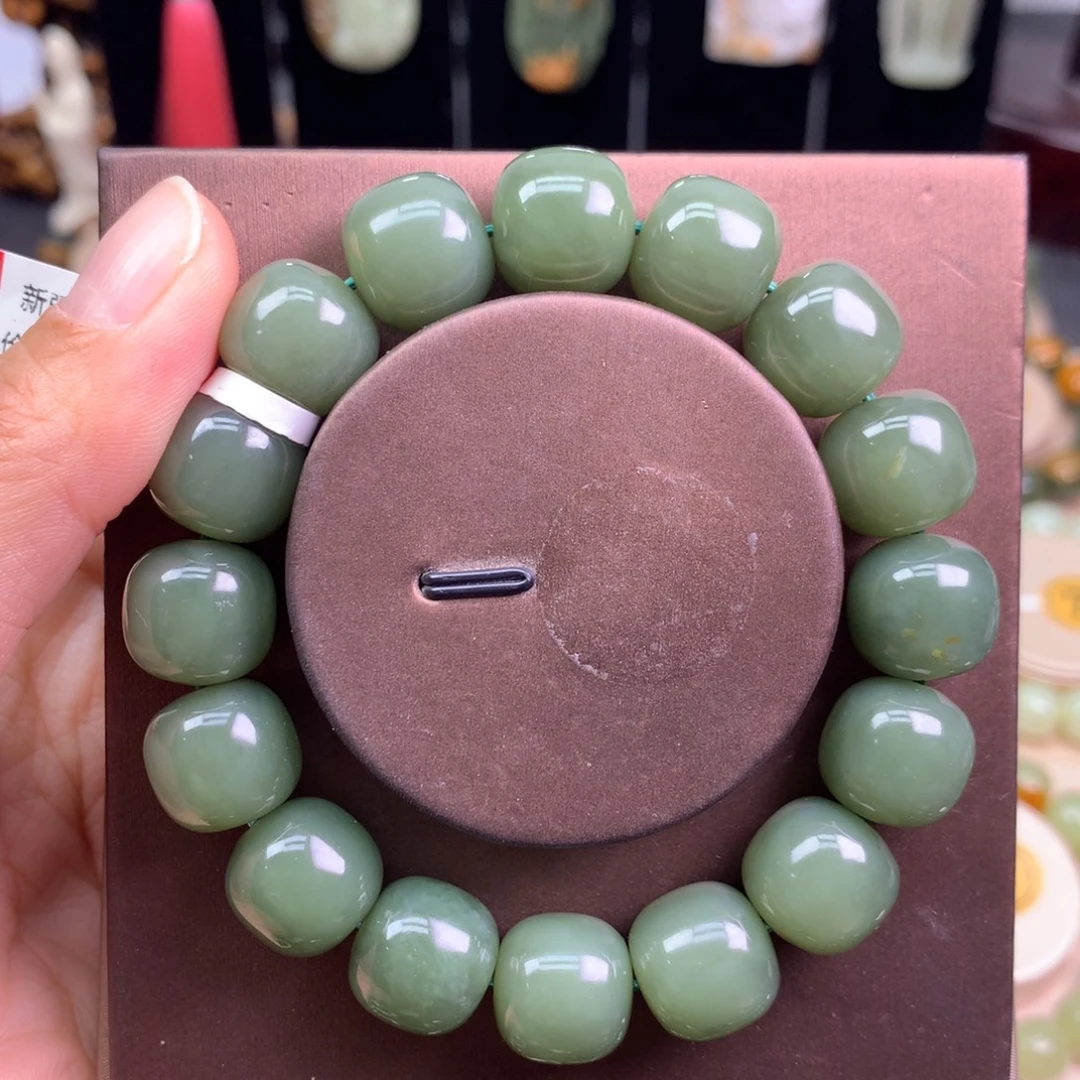 L***道和田玉未镶嵌手链