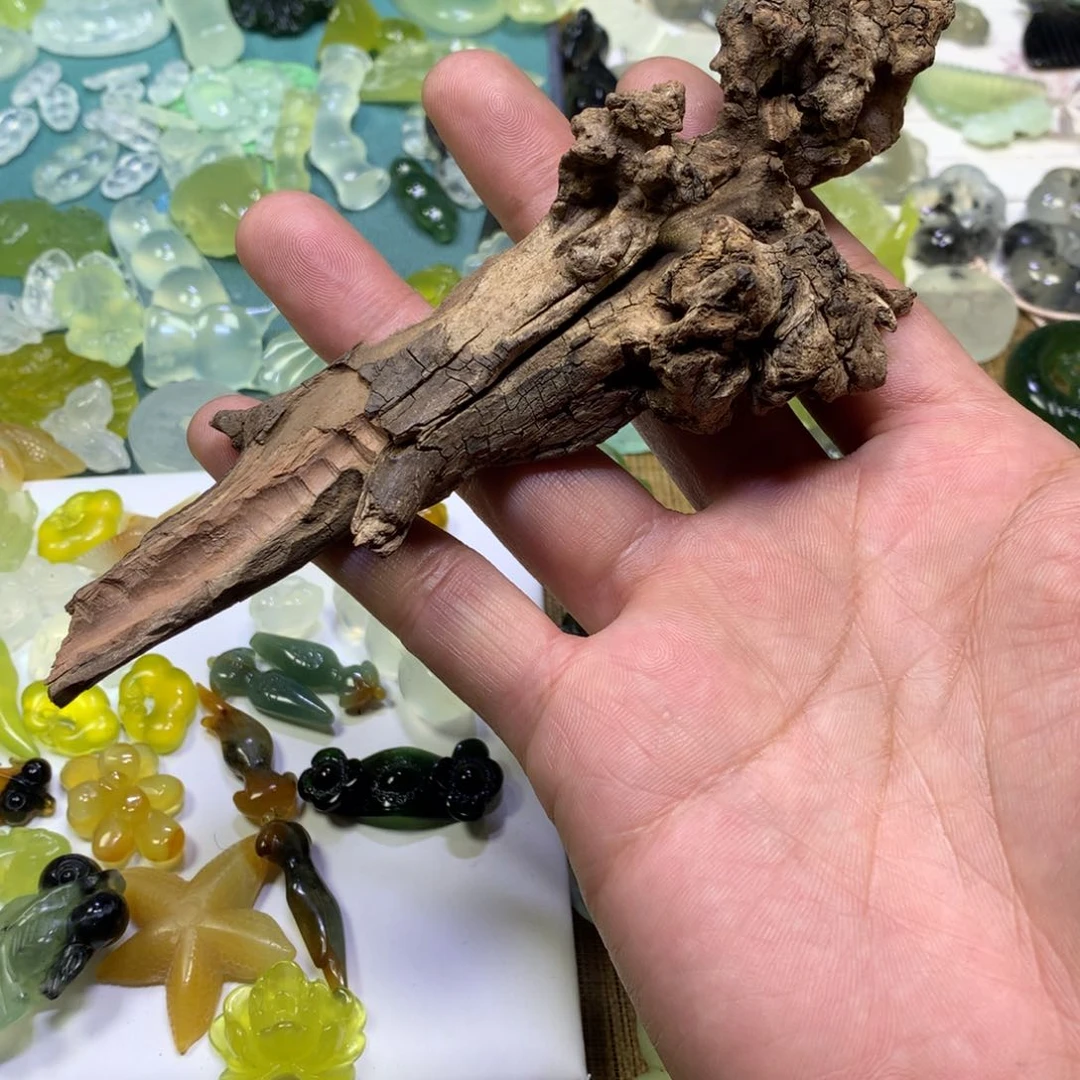 岫玉颈饰未镶嵌乔****木座