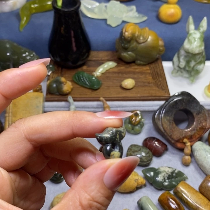 岫岩河磨玉（透闪石质玉）未镶嵌挂件通孔