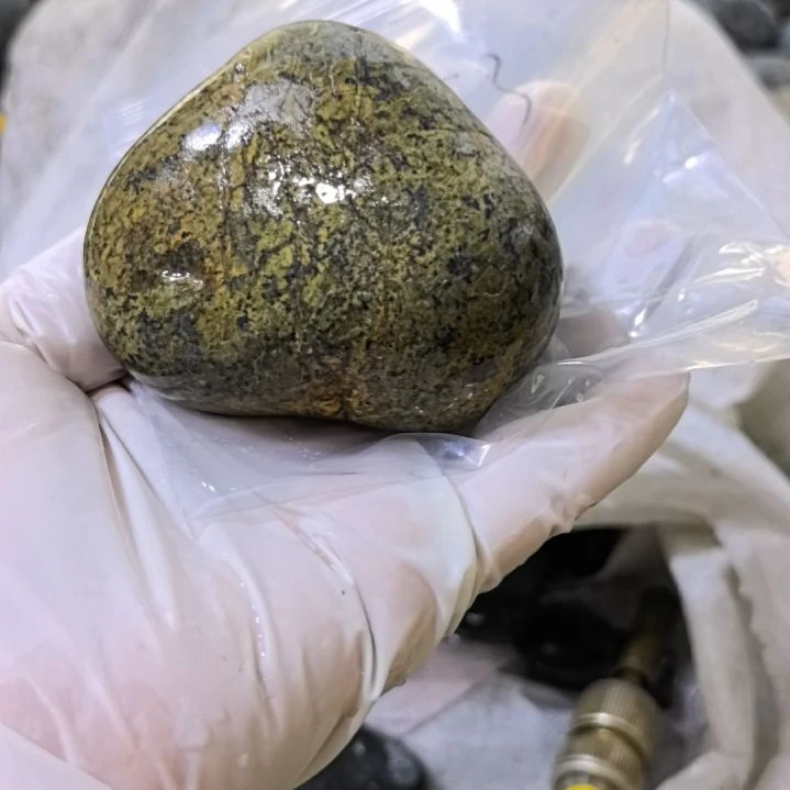 用***3有机玻璃藏玉药王石原石手把件