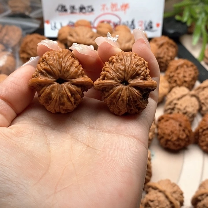 文玩核桃吊坠文****喂核桃