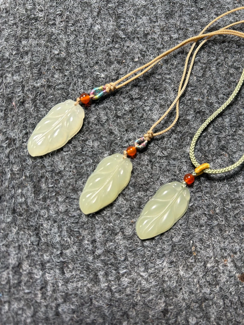 新疆和田玉叶子挂件金枝玉叶精美雕刻时尚气质拍一发一多样性发货