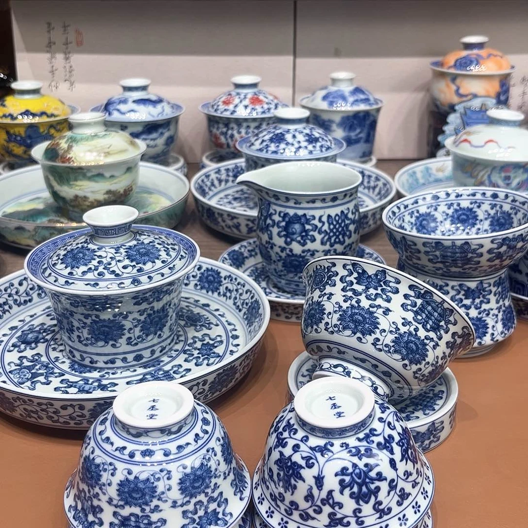 祉***。青花八宝缠枝莲十件套