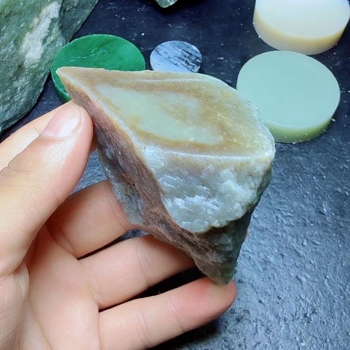 和田玉（糖玉）未镶嵌珠宝奇石