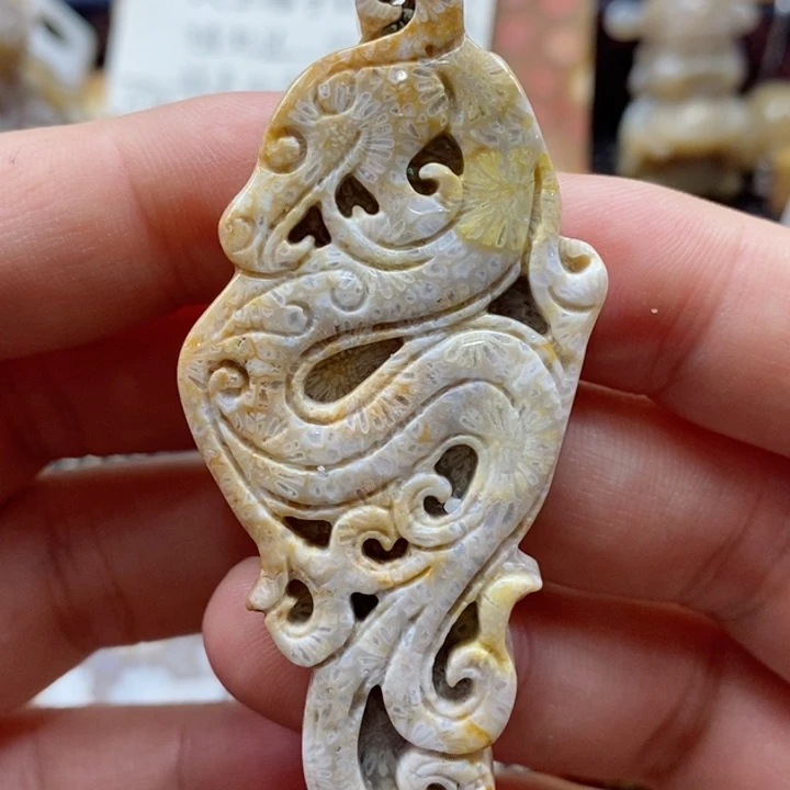 硅化珊瑚（珊瑚玉）颈饰未镶嵌