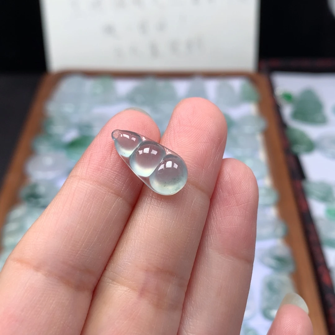 颈饰未镶嵌翡翠高冰福豆