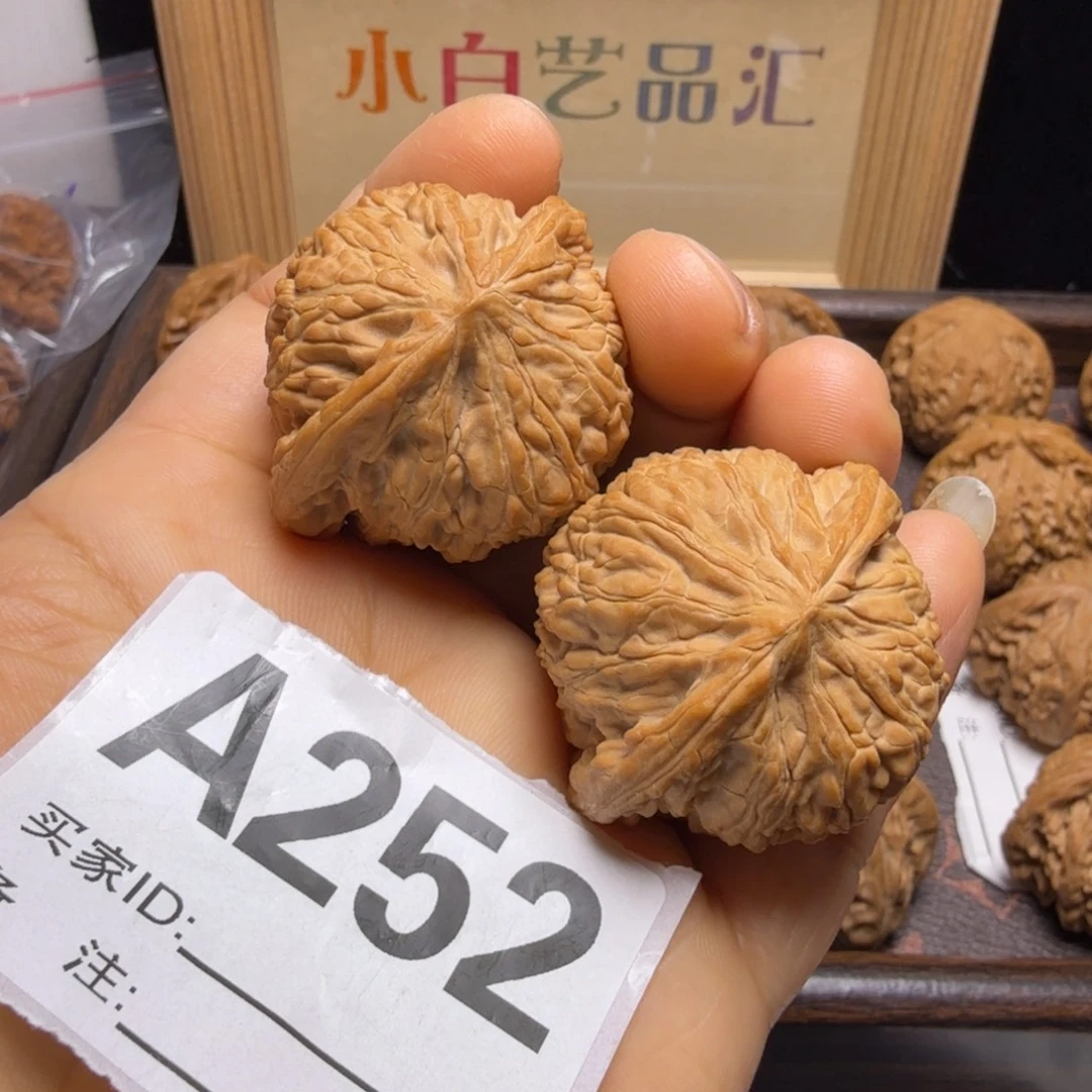 把件文玩核桃40尺绣球A252