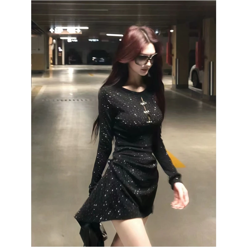 法式御姐气质蝴蝶镂空长袖连衣裙女秋冬新款收腰显瘦高级感短裙子