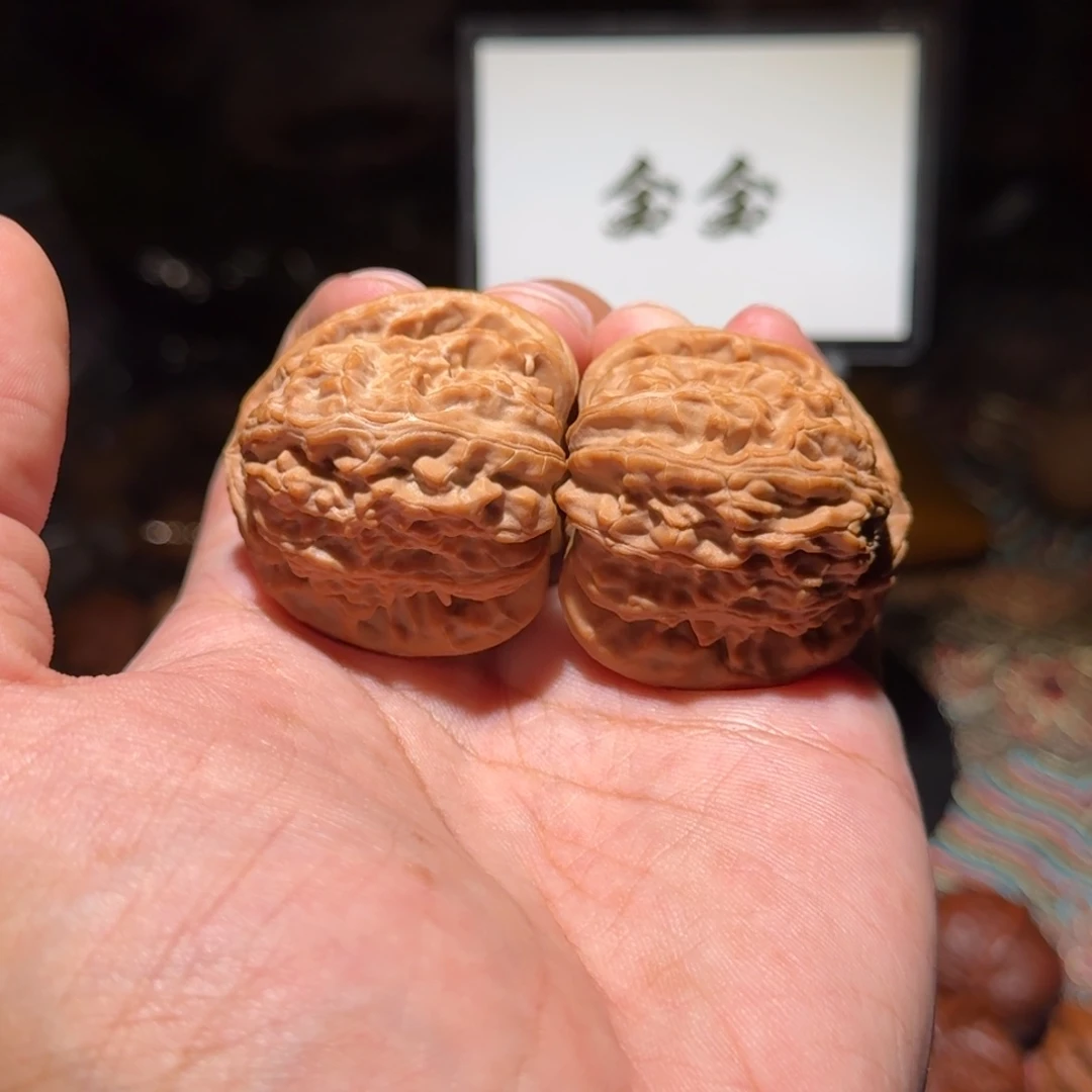 把件核桃1460三角白，尺寸39 41 36