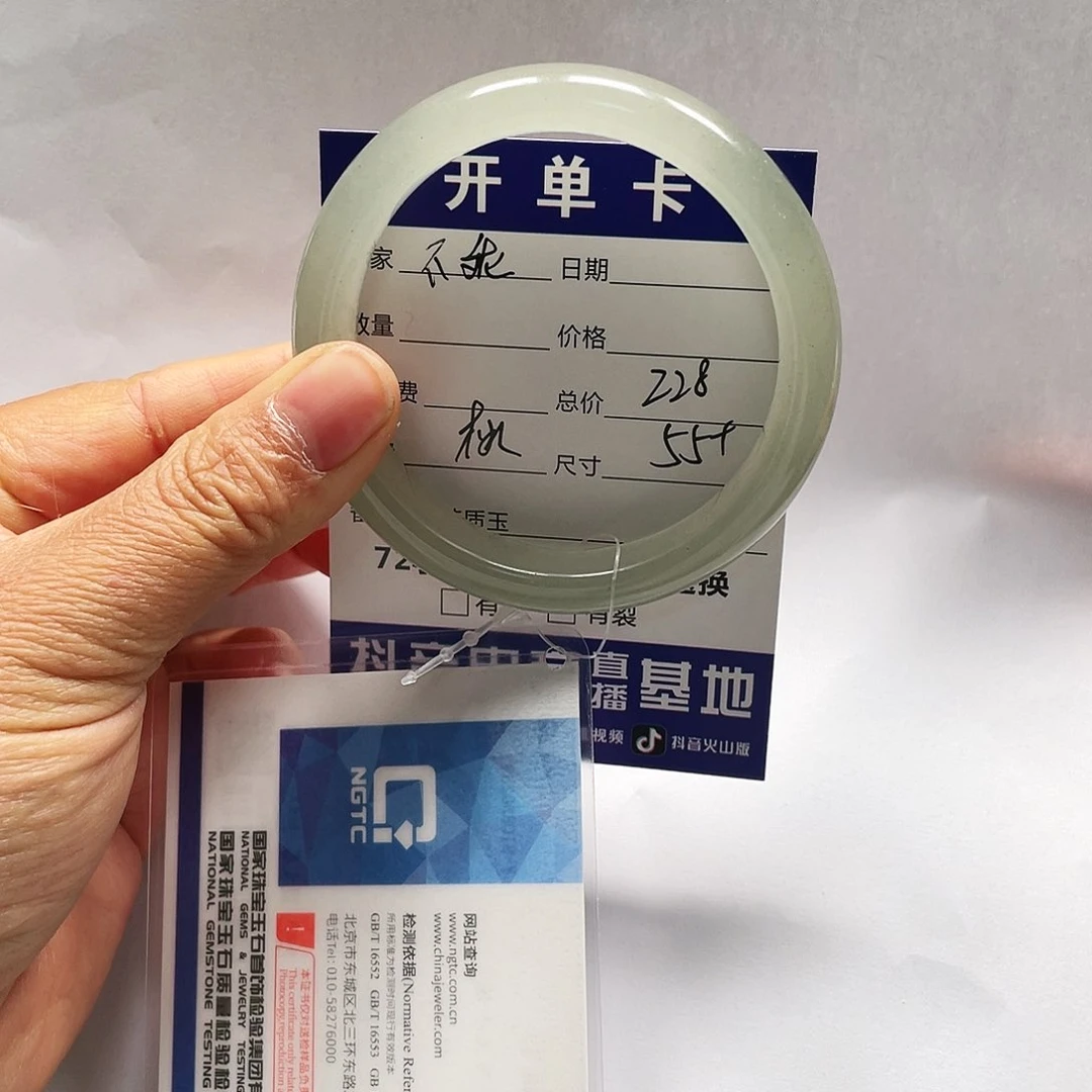 石英质玉手镯未镶嵌不*