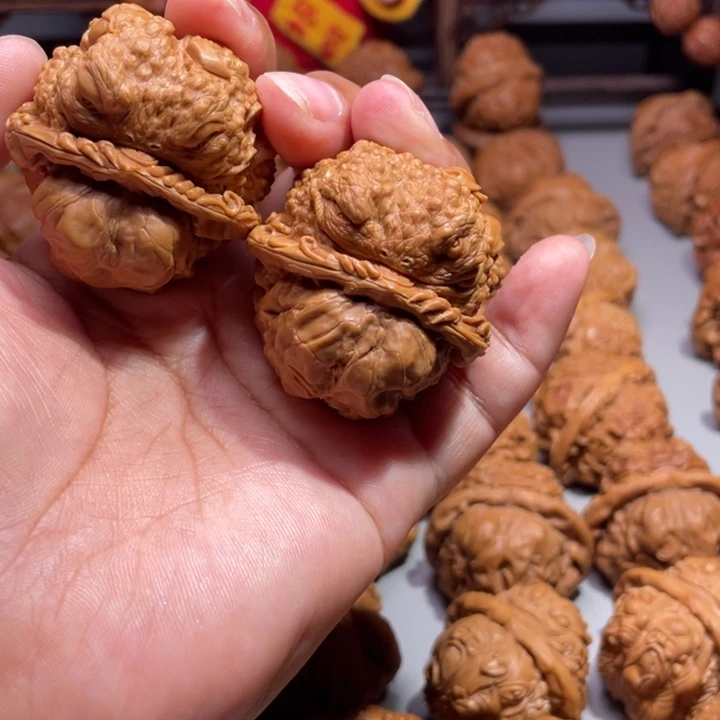 O****）蛤蟆头雕刻的金蟾