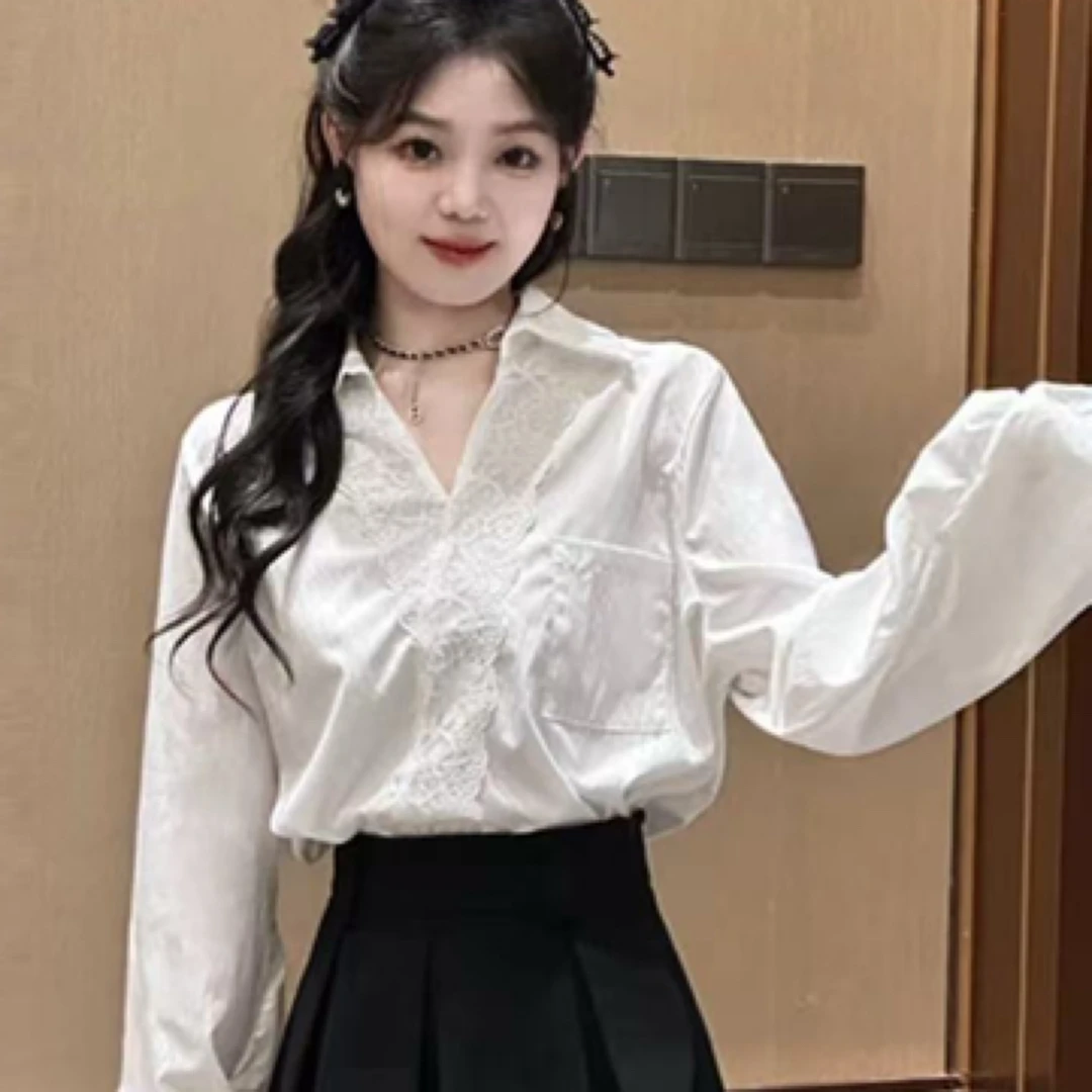 2025早春新款韩版时尚蕾丝拼接V领长袖衬衫女设计感小众显瘦上衣