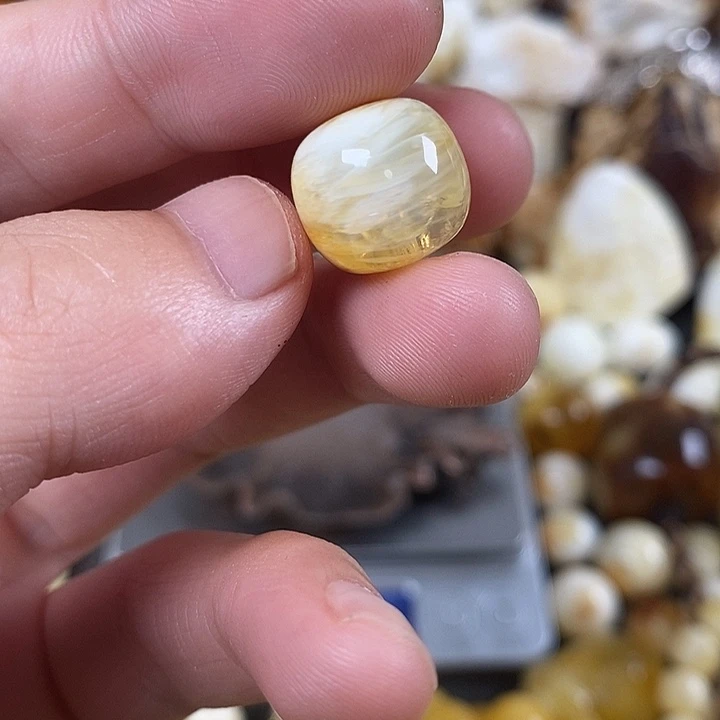 未镶嵌琥珀裸石我