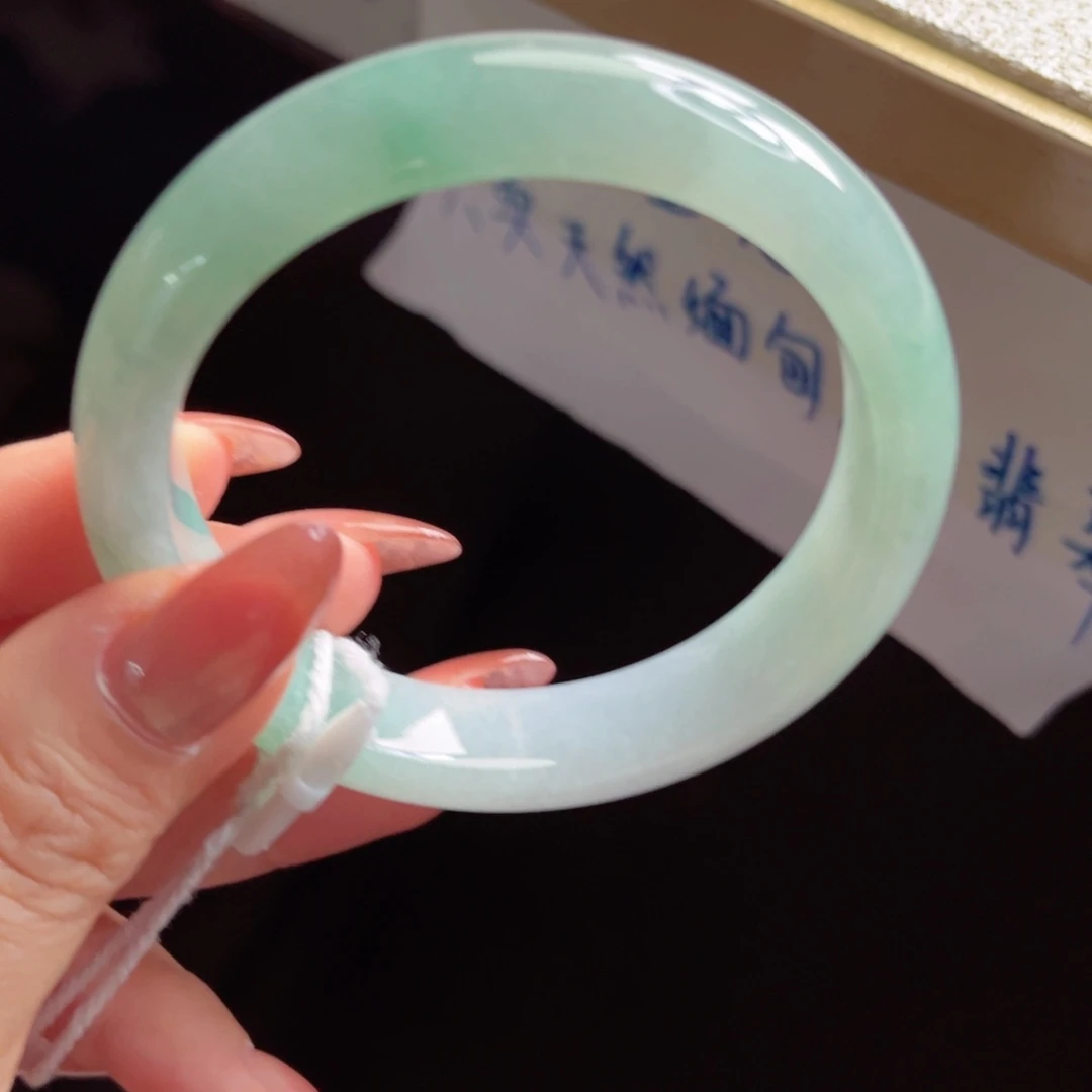 翡翠未镶嵌手镯翡翠