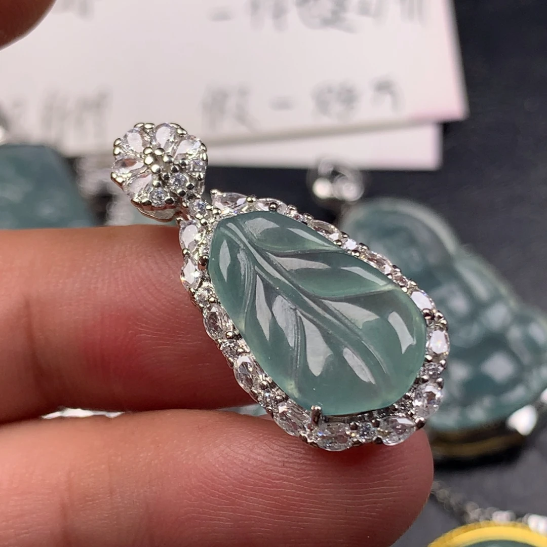 翡翠未镶嵌颈饰芭蕉叶