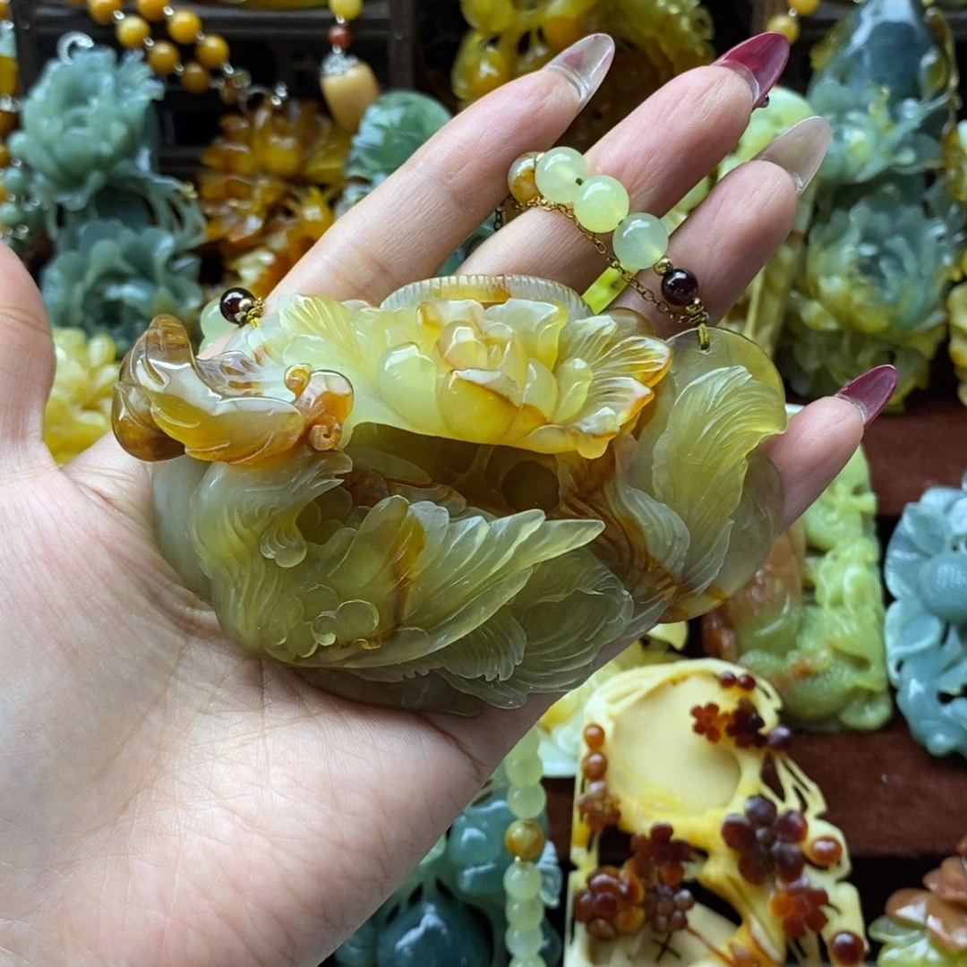 蛇纹石玉颈饰未镶嵌抖***雪