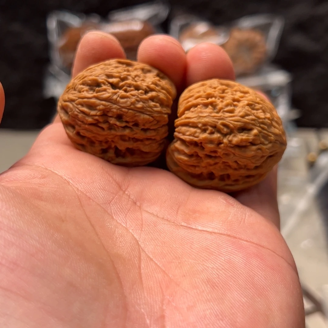 刘***亮吊坠文玩核桃南疆36微色差