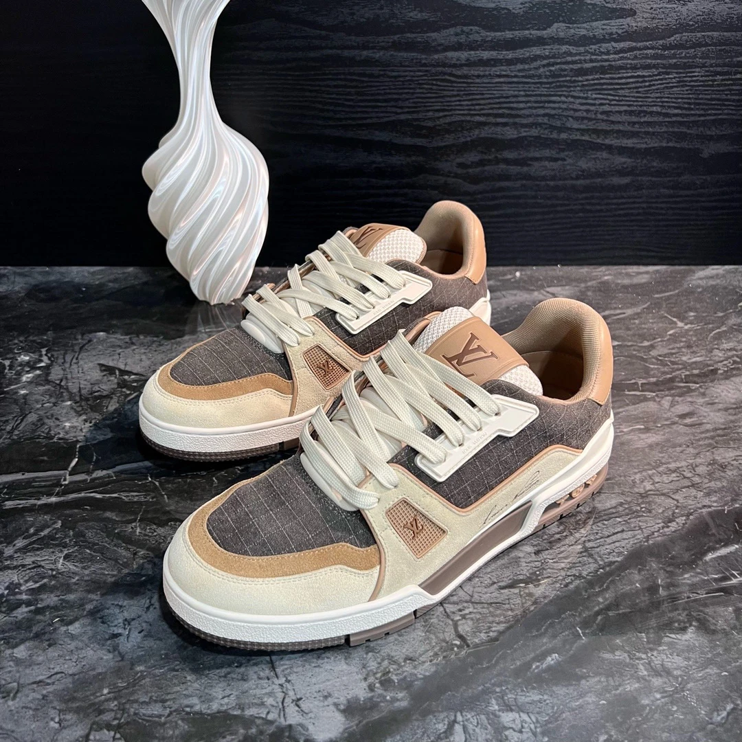 99新 LouisVuitton/路易威登 1993/41.5码/新款奶茶色Trainer板鞋