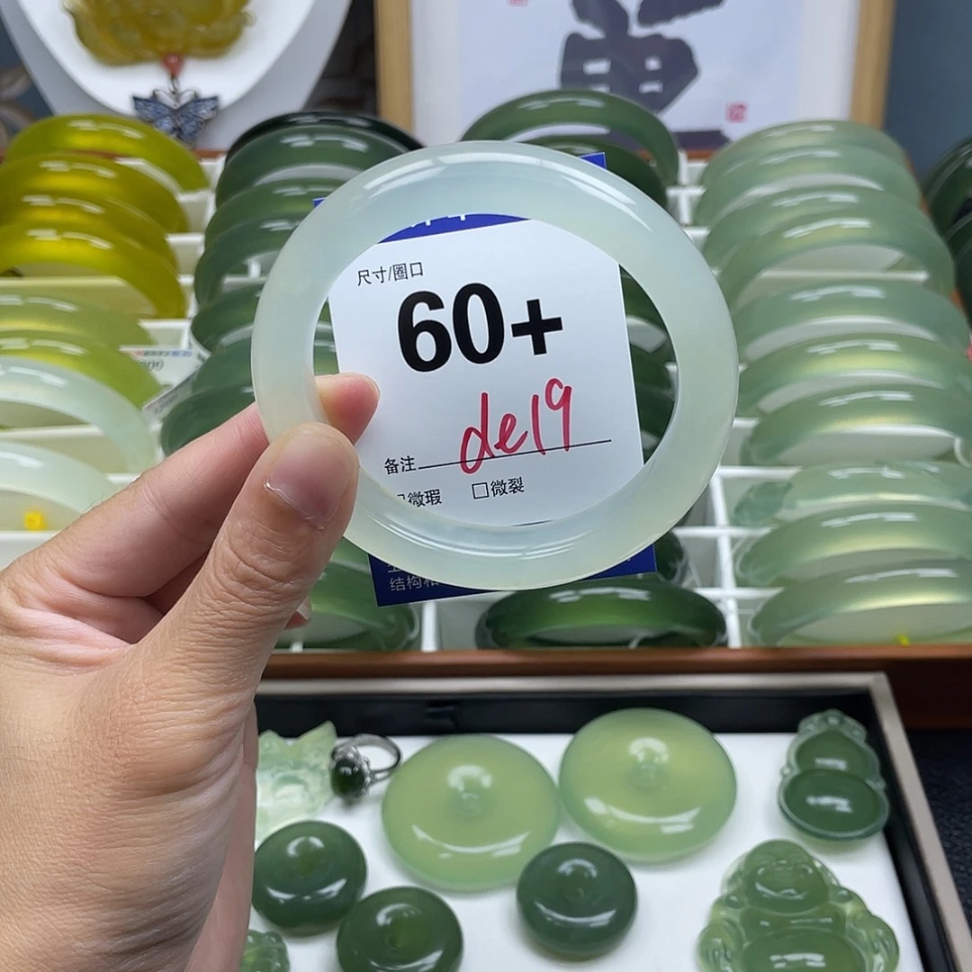 霞***光未镶嵌蛇纹石玉手镯