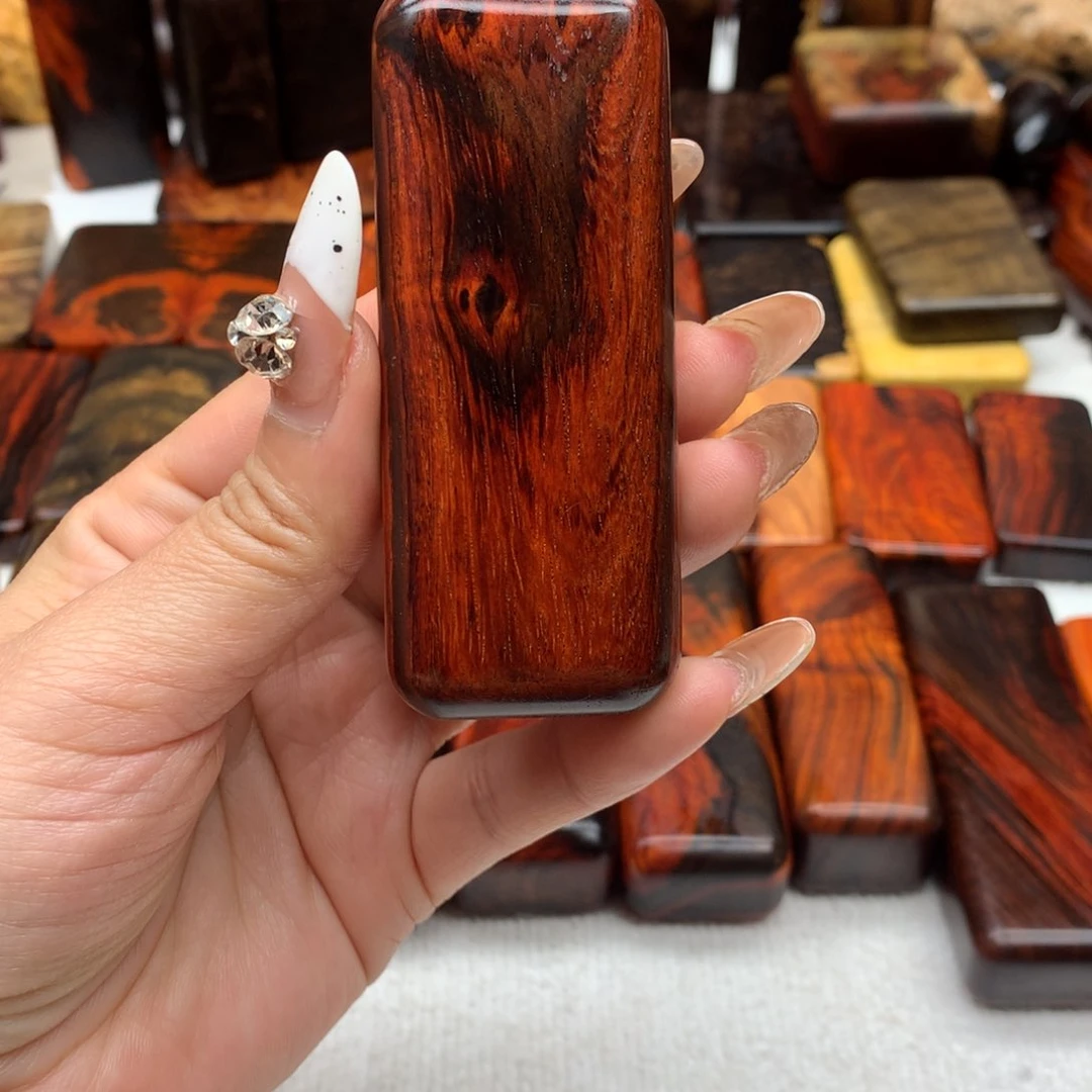 交趾黄檀（大红酸枝）N**y