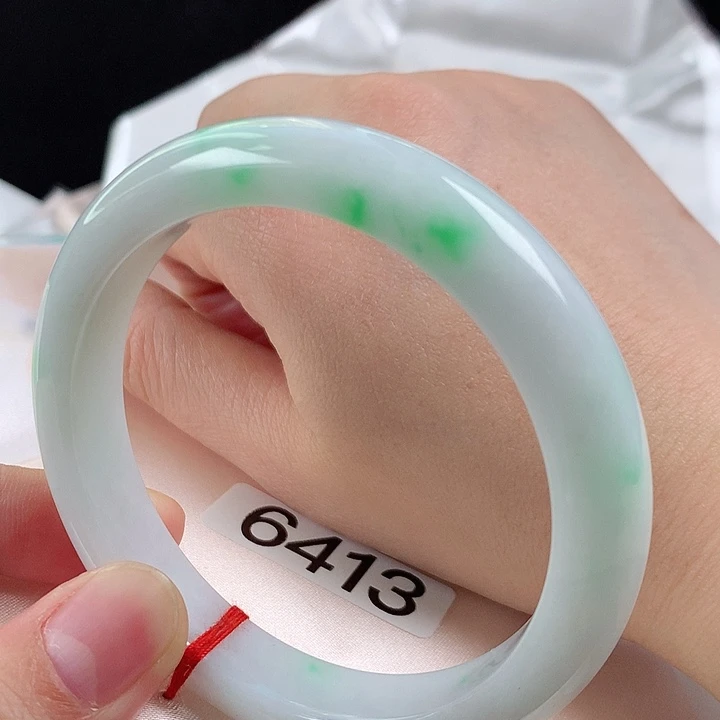 翡翠未镶嵌手镯58.8有纹