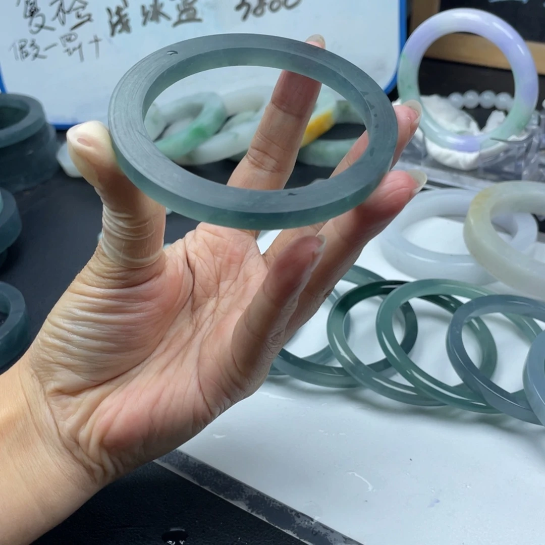 撩***儿定制翡翠未镶嵌翡翠手镯
