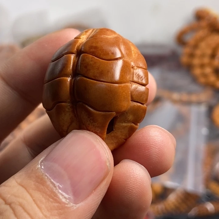 猴头核桃吊坠?***?在下楼拿