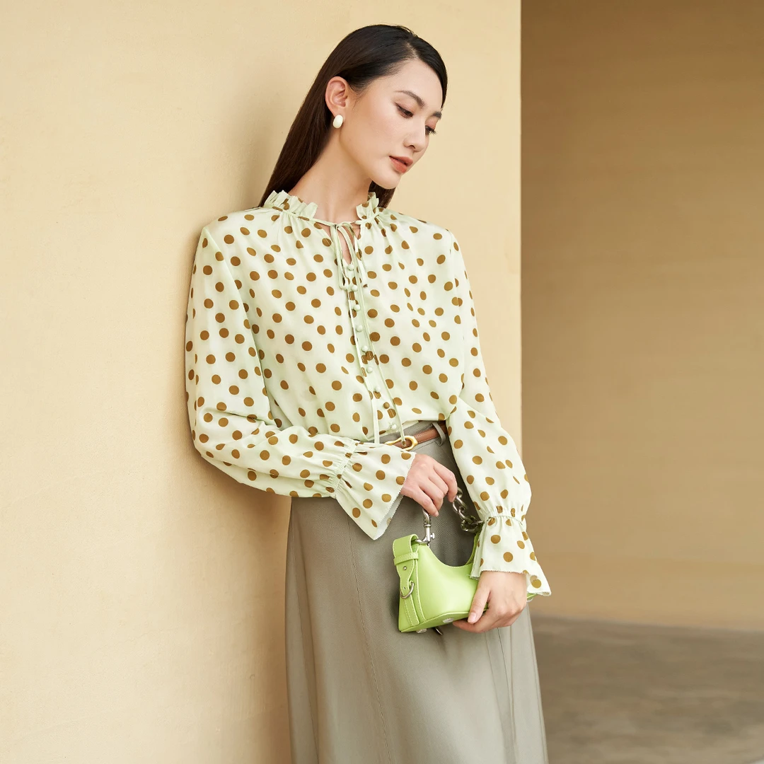 【粉丝专享】歌蒂诗专柜100%桑蚕丝荷叶边领口波点小衫 8D12S1193