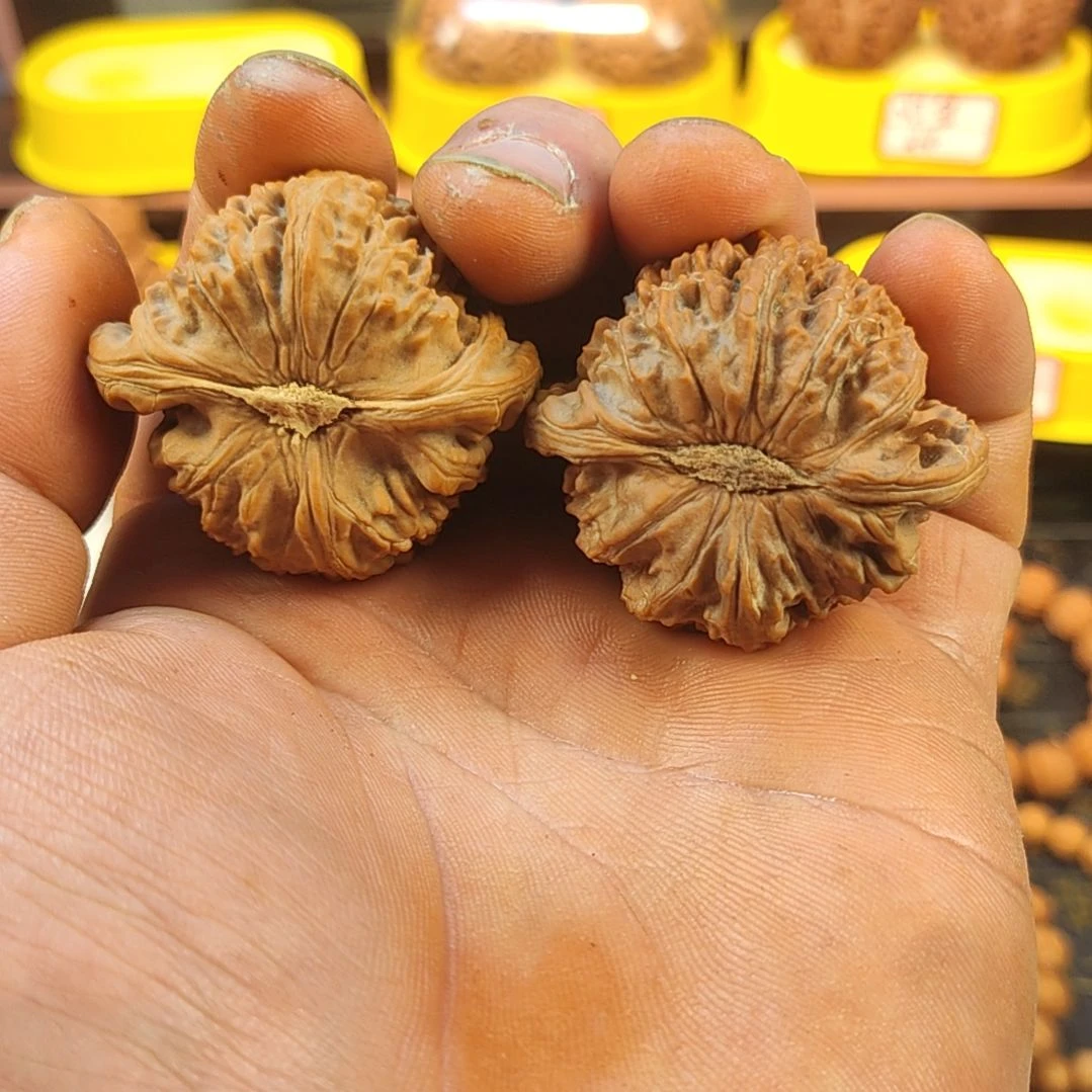 想***非文玩核桃吊坠白狮子43