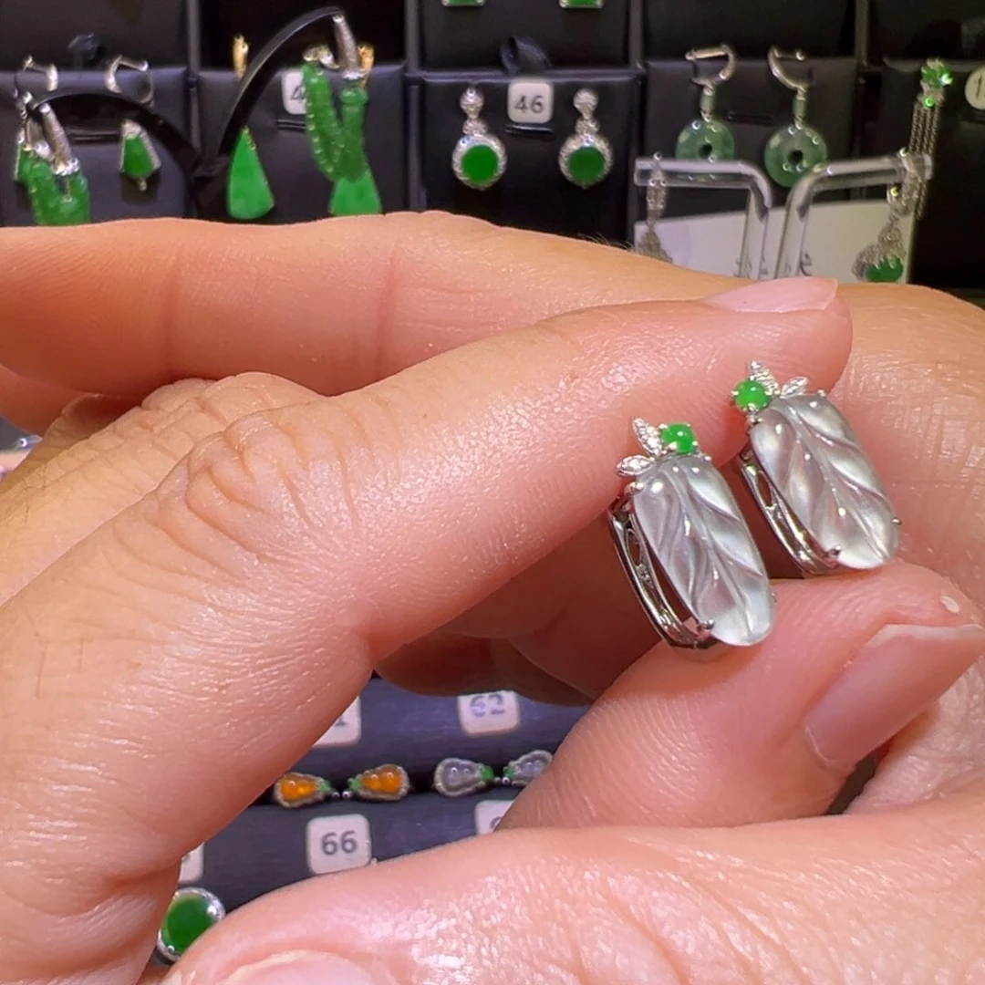 翡翠18K金镶嵌颈饰耳包