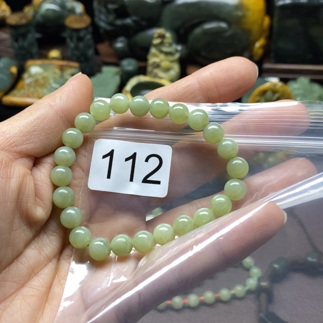 未镶嵌岫岩河磨玉（透闪石质玉）把件