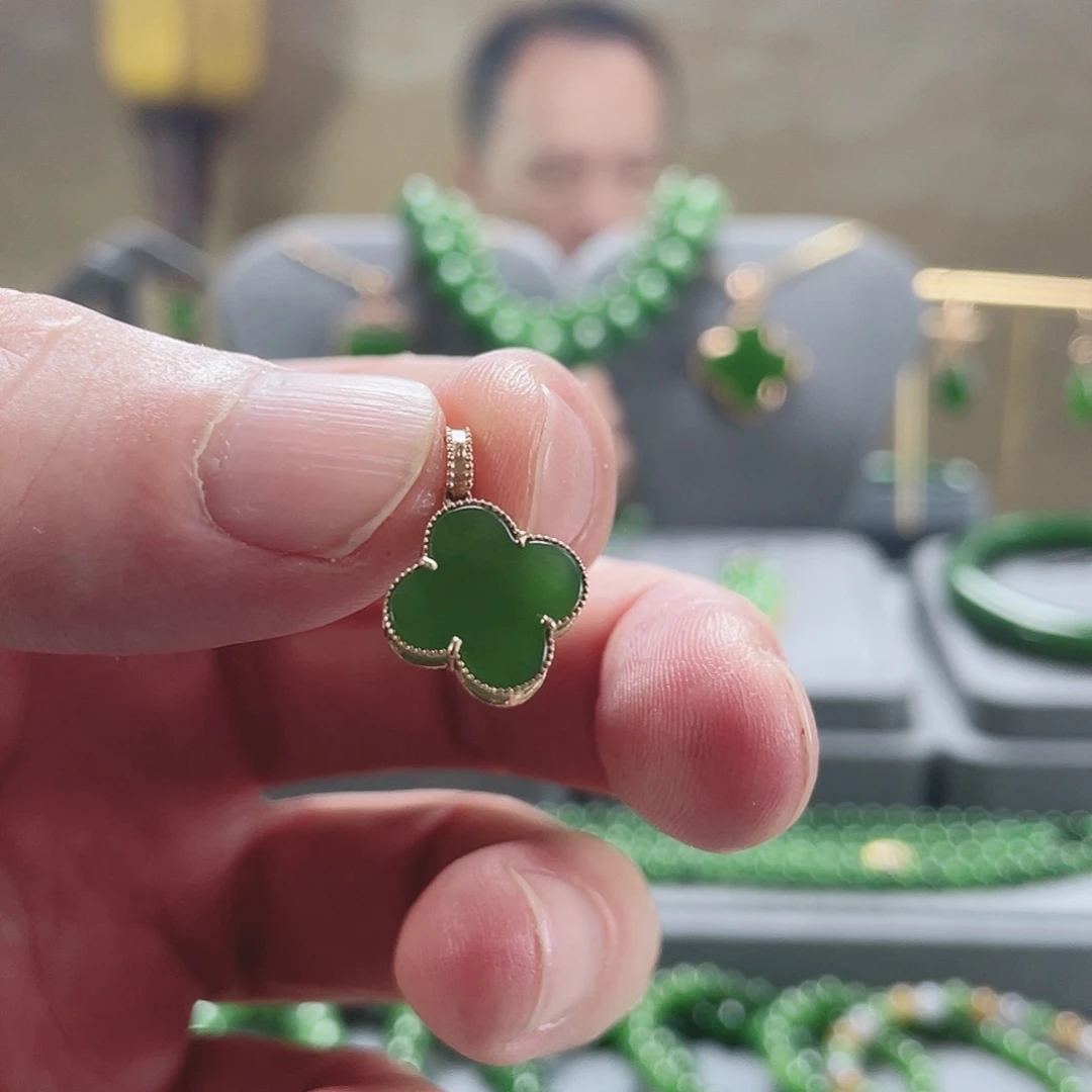 和田玉（碧玉）18K金镶嵌颈饰12 mm