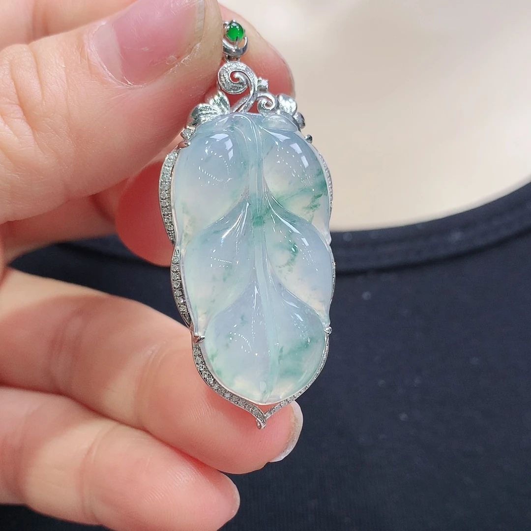 翡翠颈饰18K金镶嵌叶子